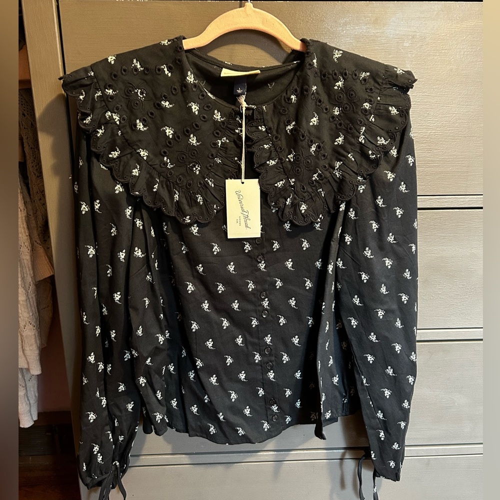 Universal thread button up patterened top